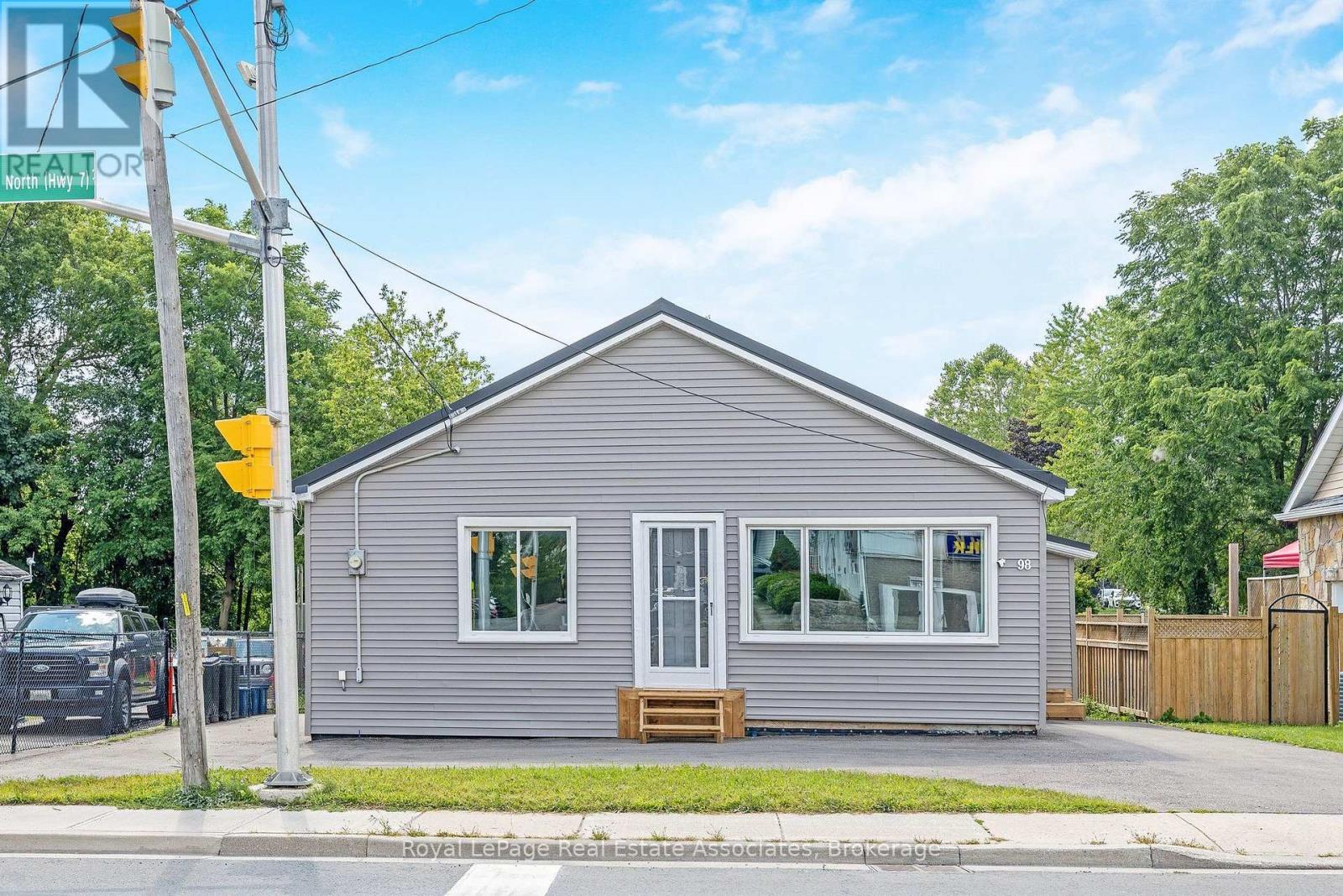 98 MAIN STREET N - 42