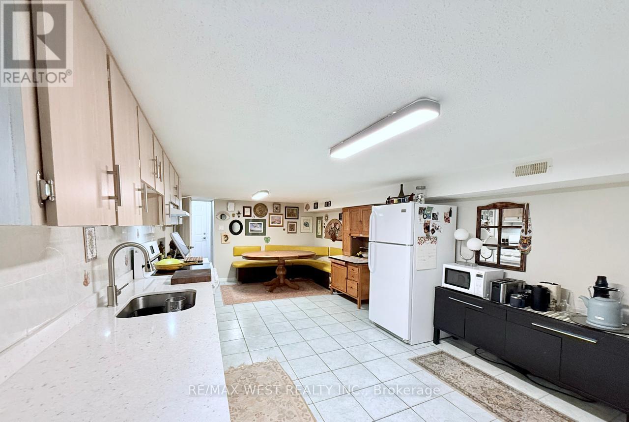 231 ROSEMOUNT AVENUE - 13