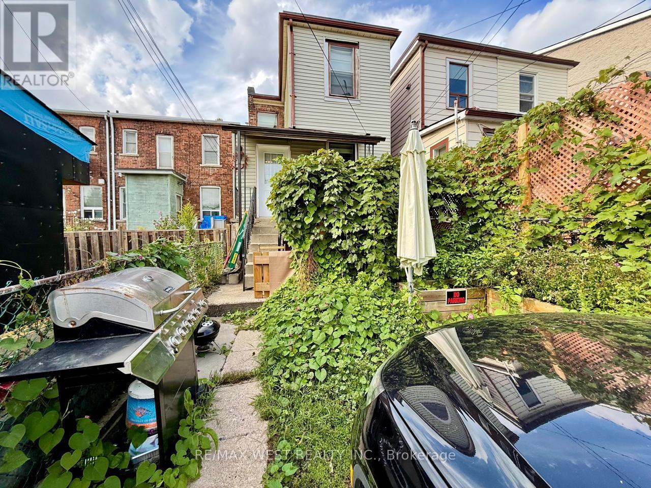 231 ROSEMOUNT AVENUE - 17