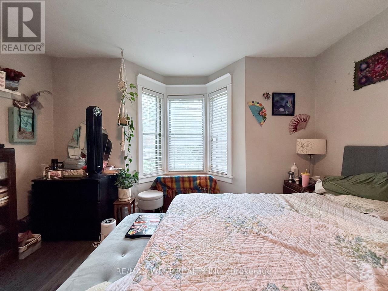 231 ROSEMOUNT AVENUE - 9