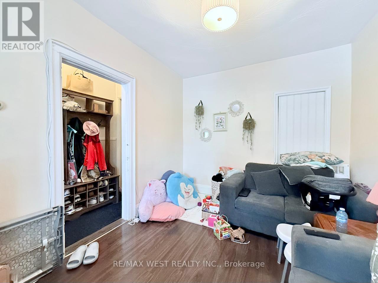 231 ROSEMOUNT AVENUE - 6