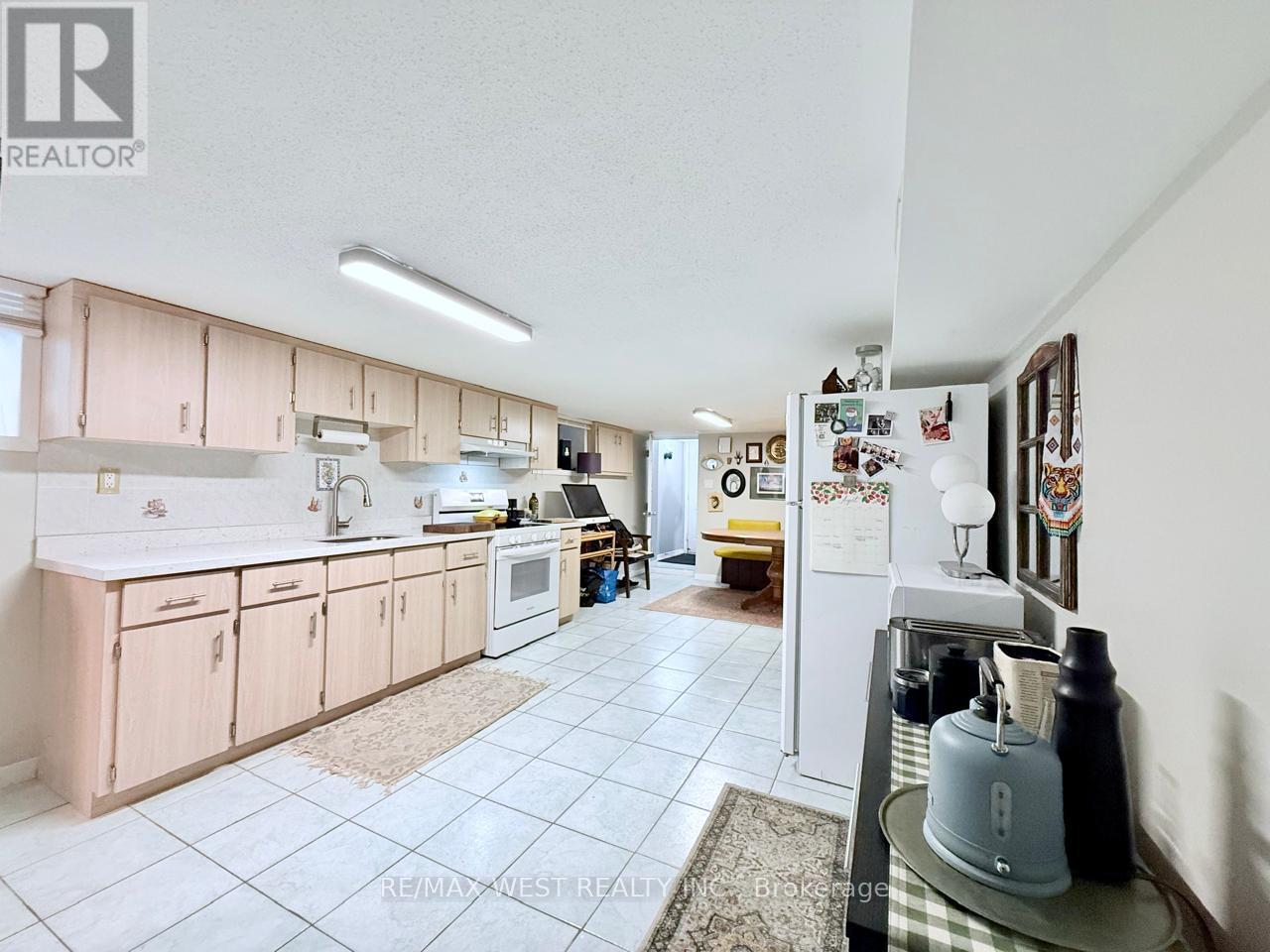231 ROSEMOUNT AVENUE - 14