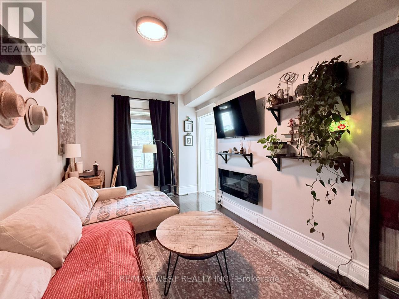 231 ROSEMOUNT AVENUE - 4