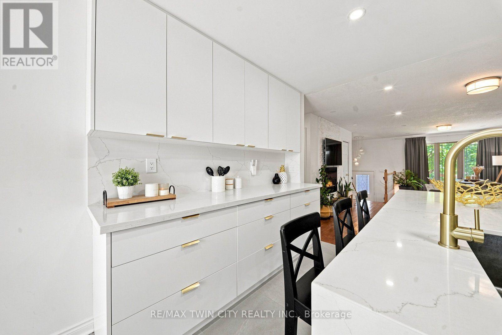 22 OSBORN AVENUE - 25