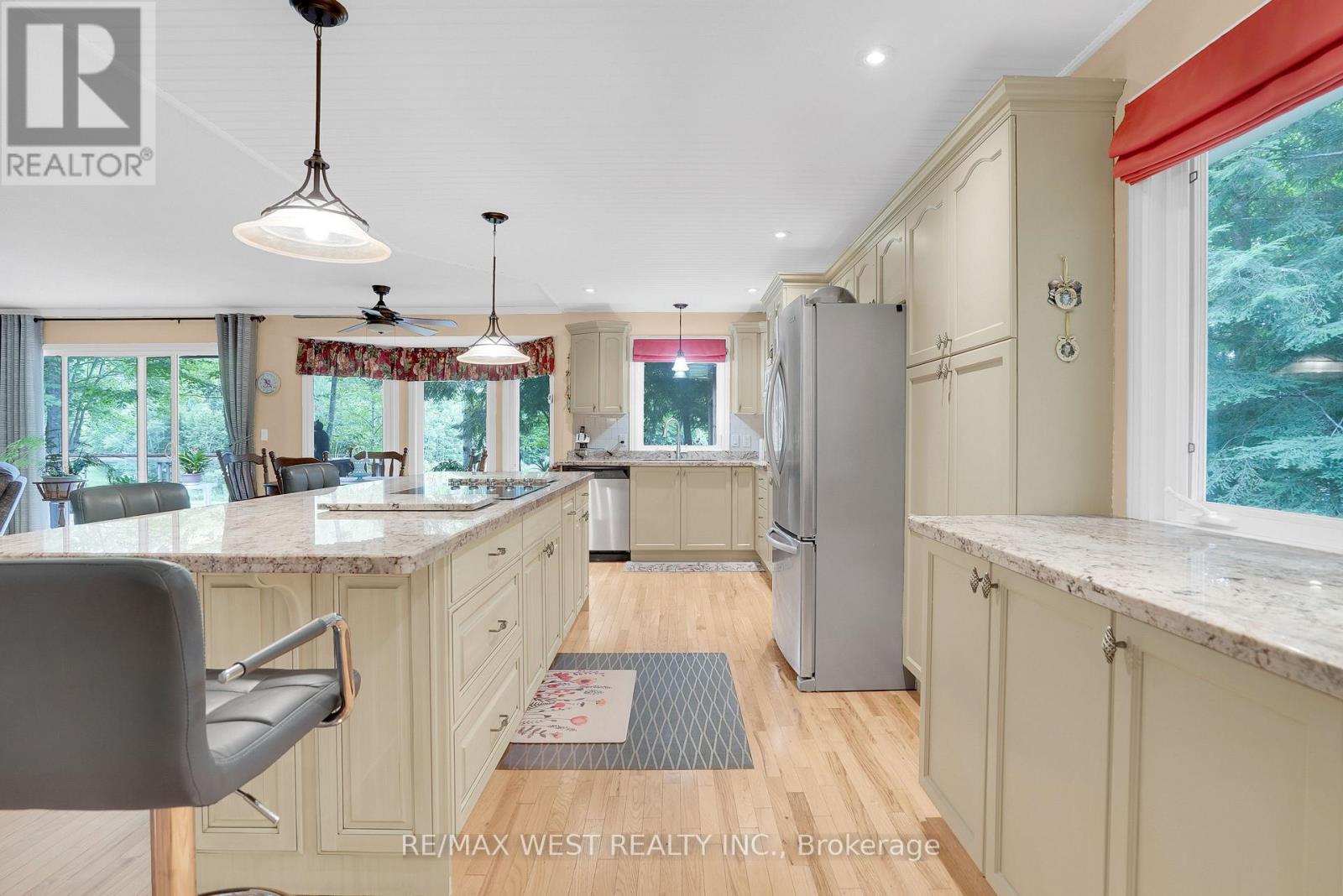 20 DEERHURST HIGHLANDS DRIVE - 5