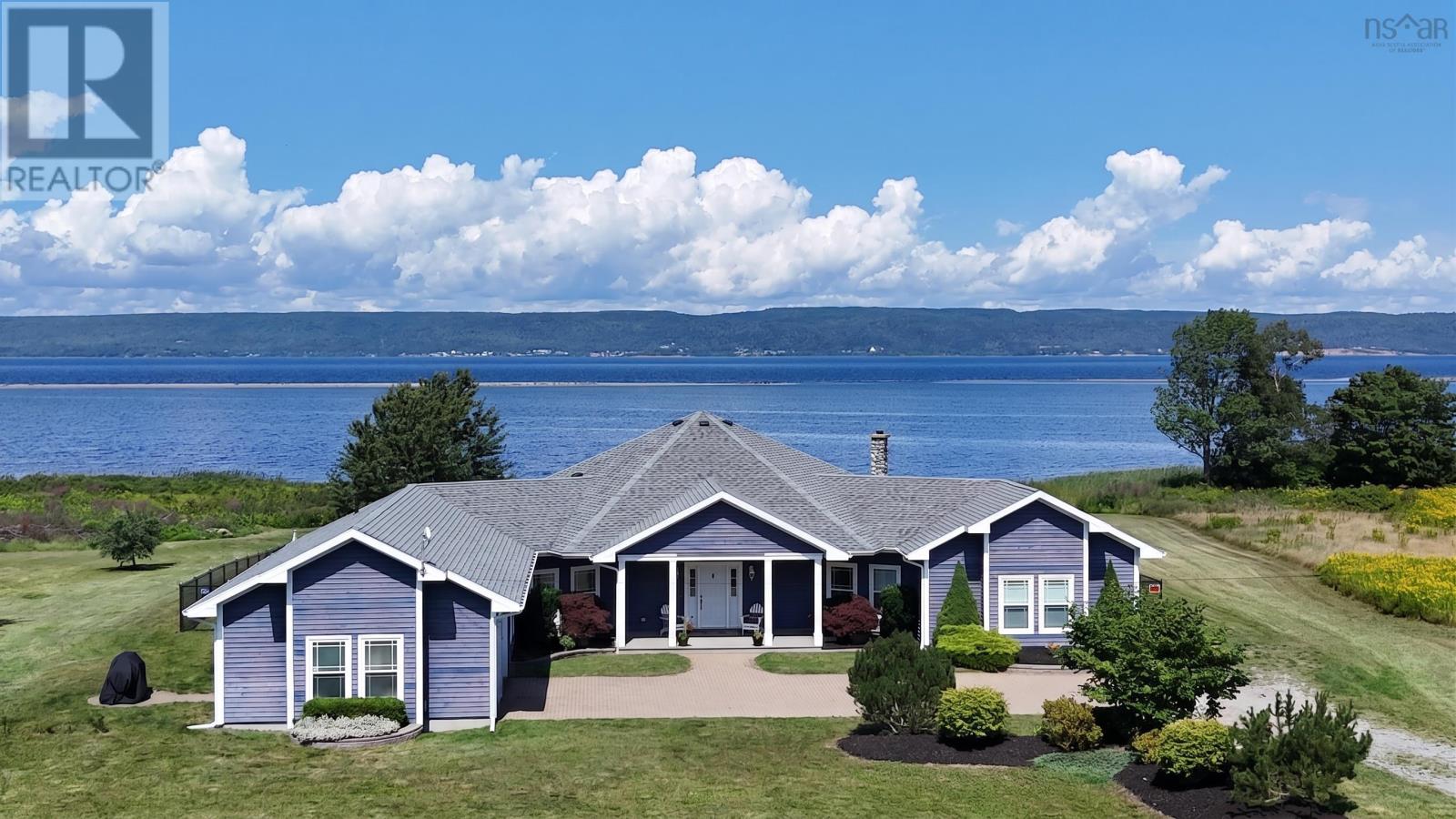 Property photo of 7914 East Bay Highway