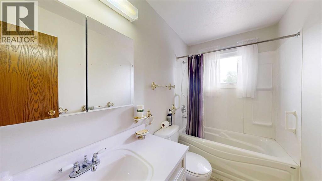 Listing photo – 4111 61 Street, Stettler