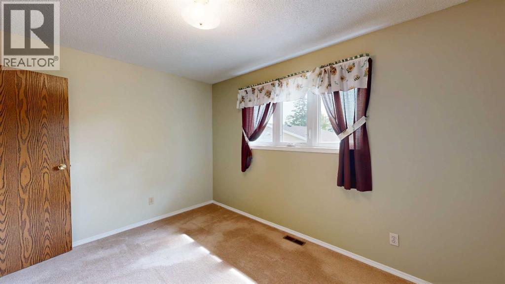 Listing photo – 4111 61 Street, Stettler