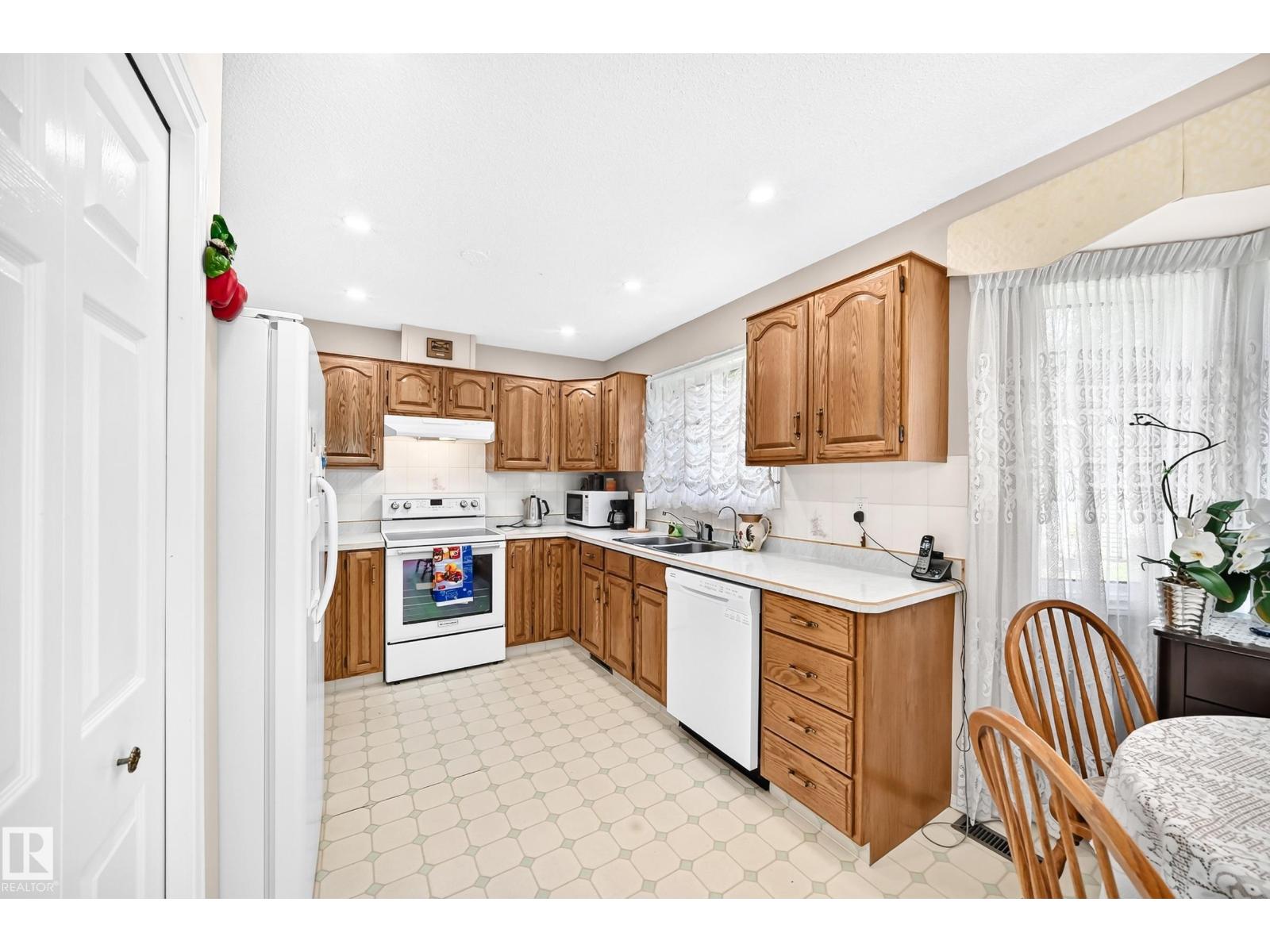 4327 49 ST NW NW, Jackson Heights, Edmonton photo 2