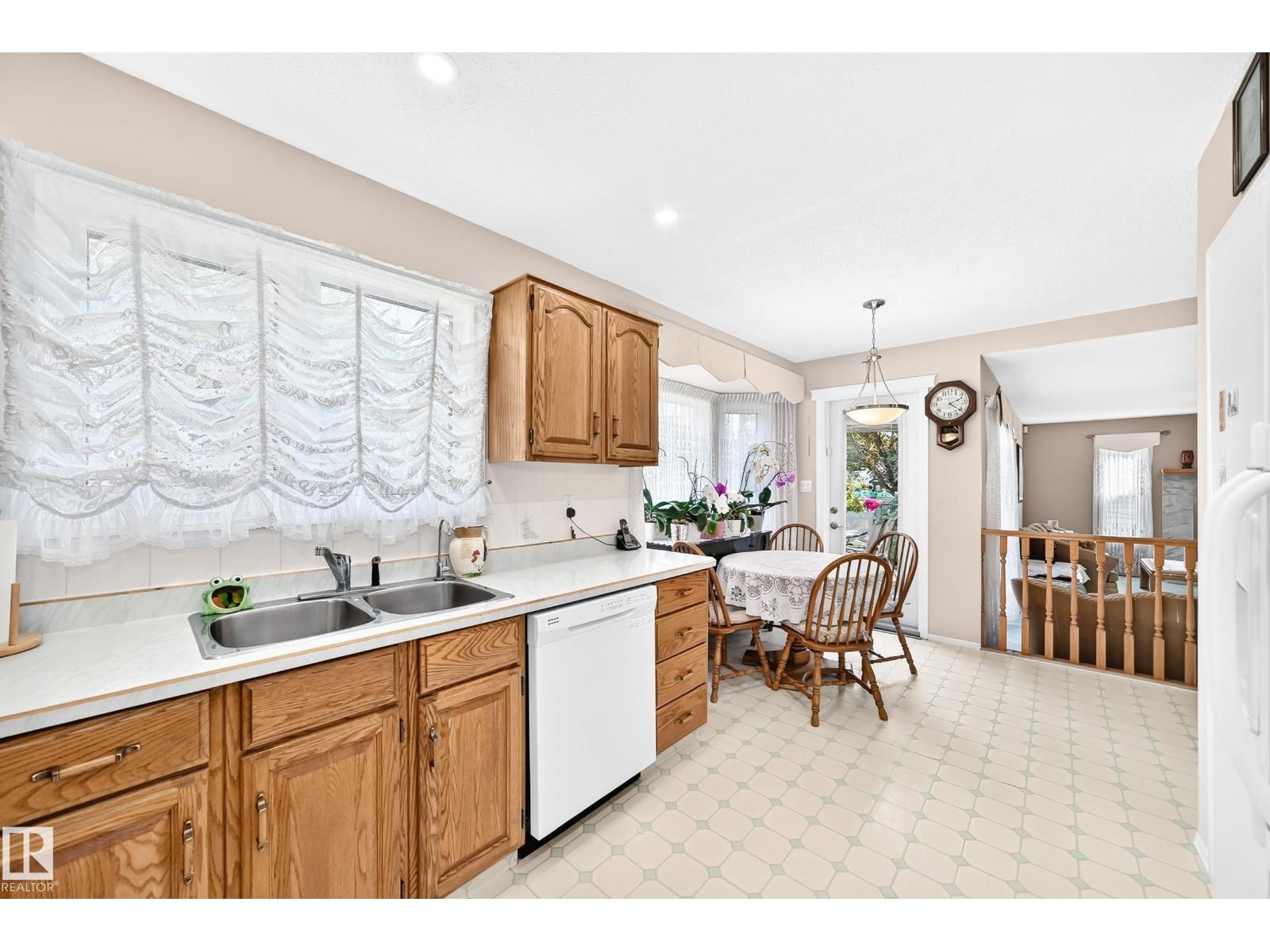 4327 49 ST NW NW, Jackson Heights, Edmonton photo 3