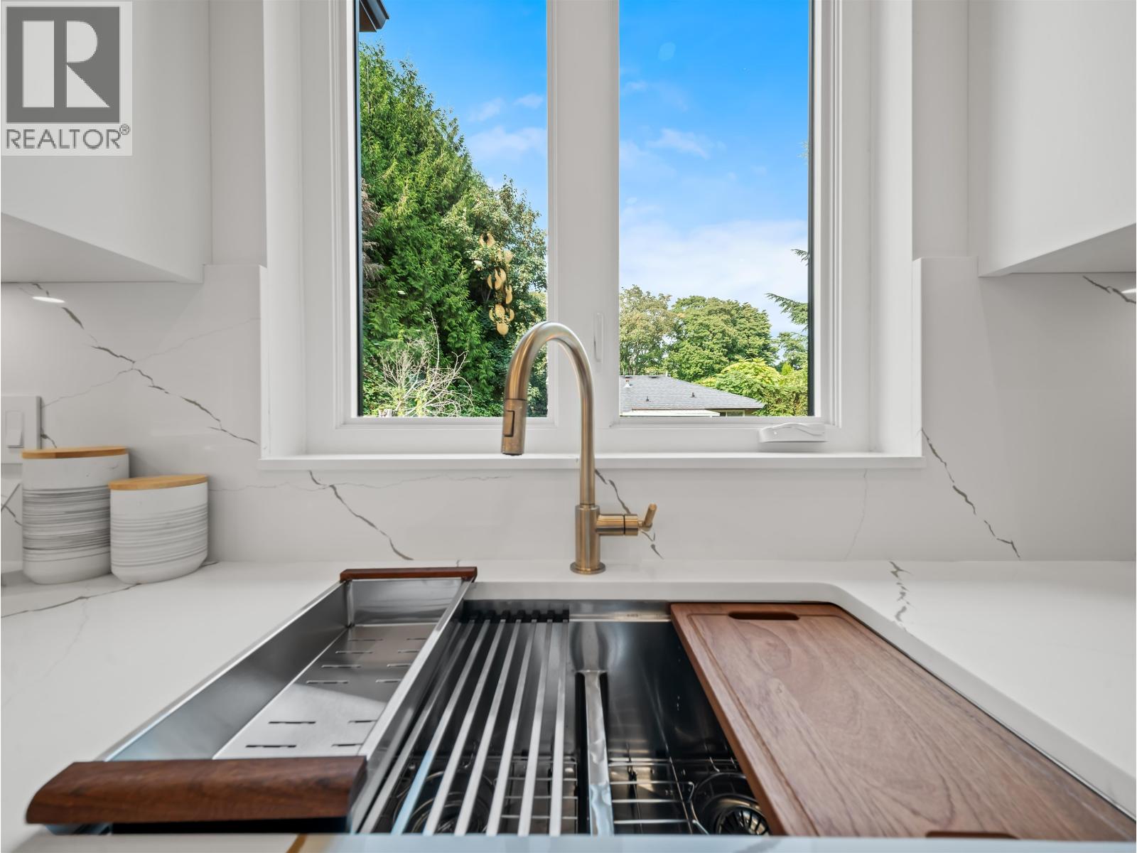 1 5685 FOREST STREET, Burnaby