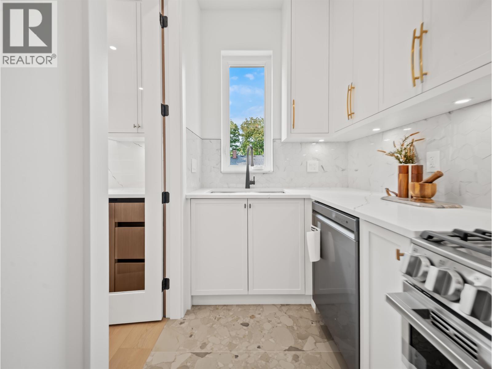 1 5685 FOREST STREET, Burnaby