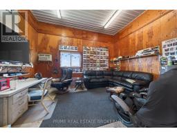 Family room - 22403 Springfield Road, Southwest Middlesex, ON N0L1T0 Photo 7