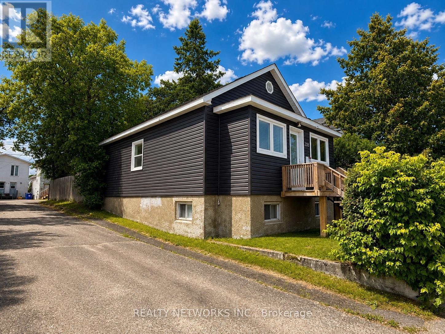 208 TOKE STREET - 2