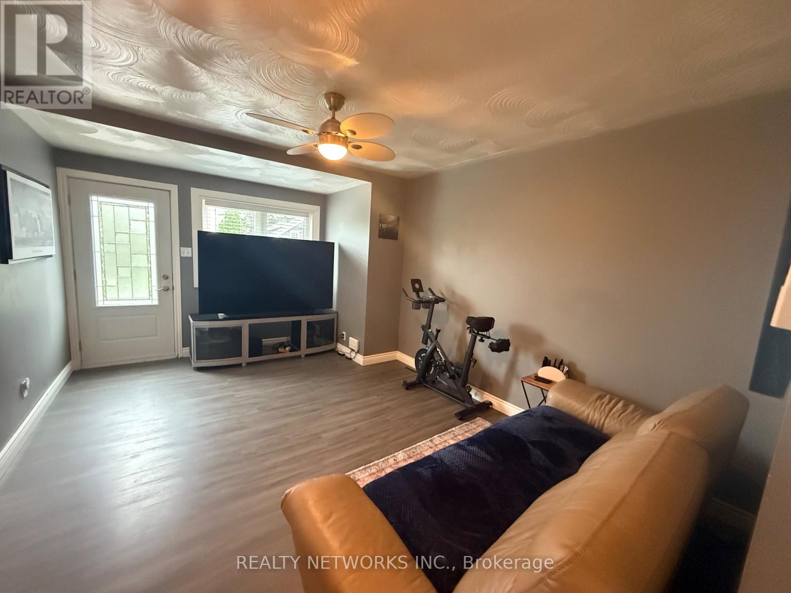 208 TOKE STREET - 3