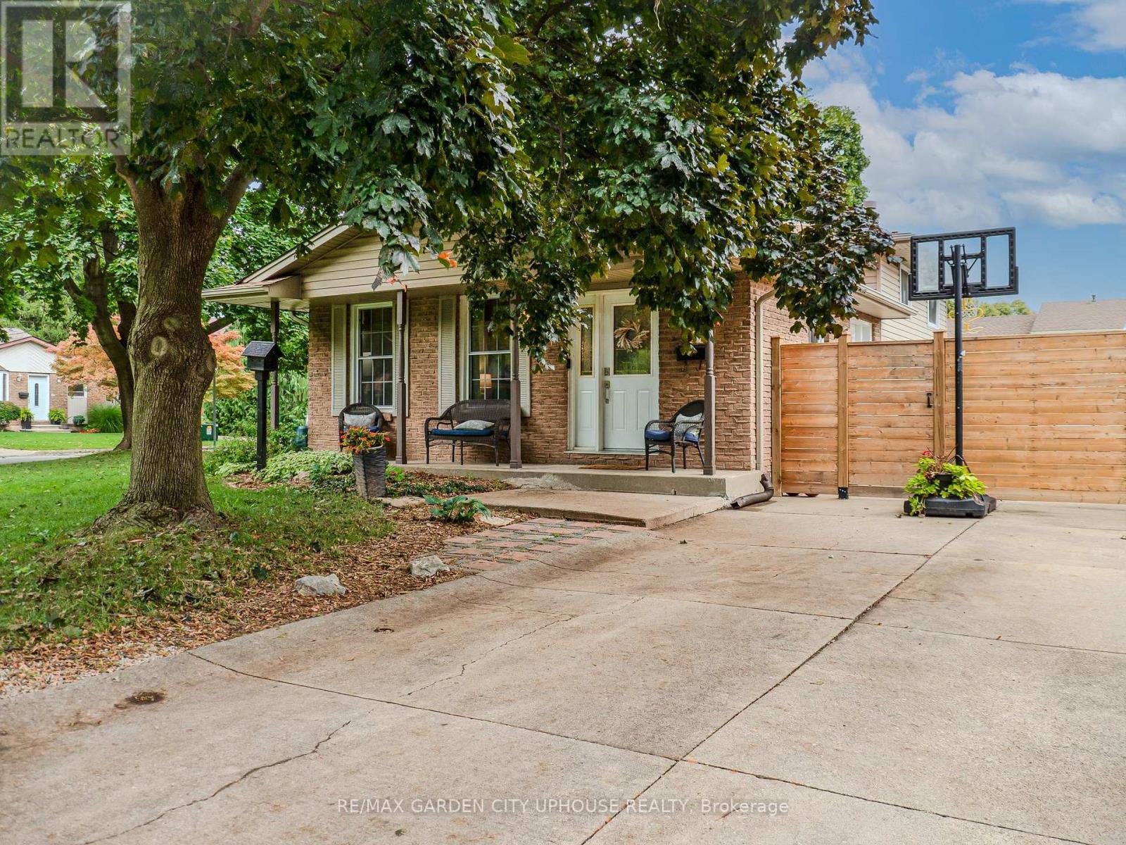 24 GREENMEADOW COURT - 2