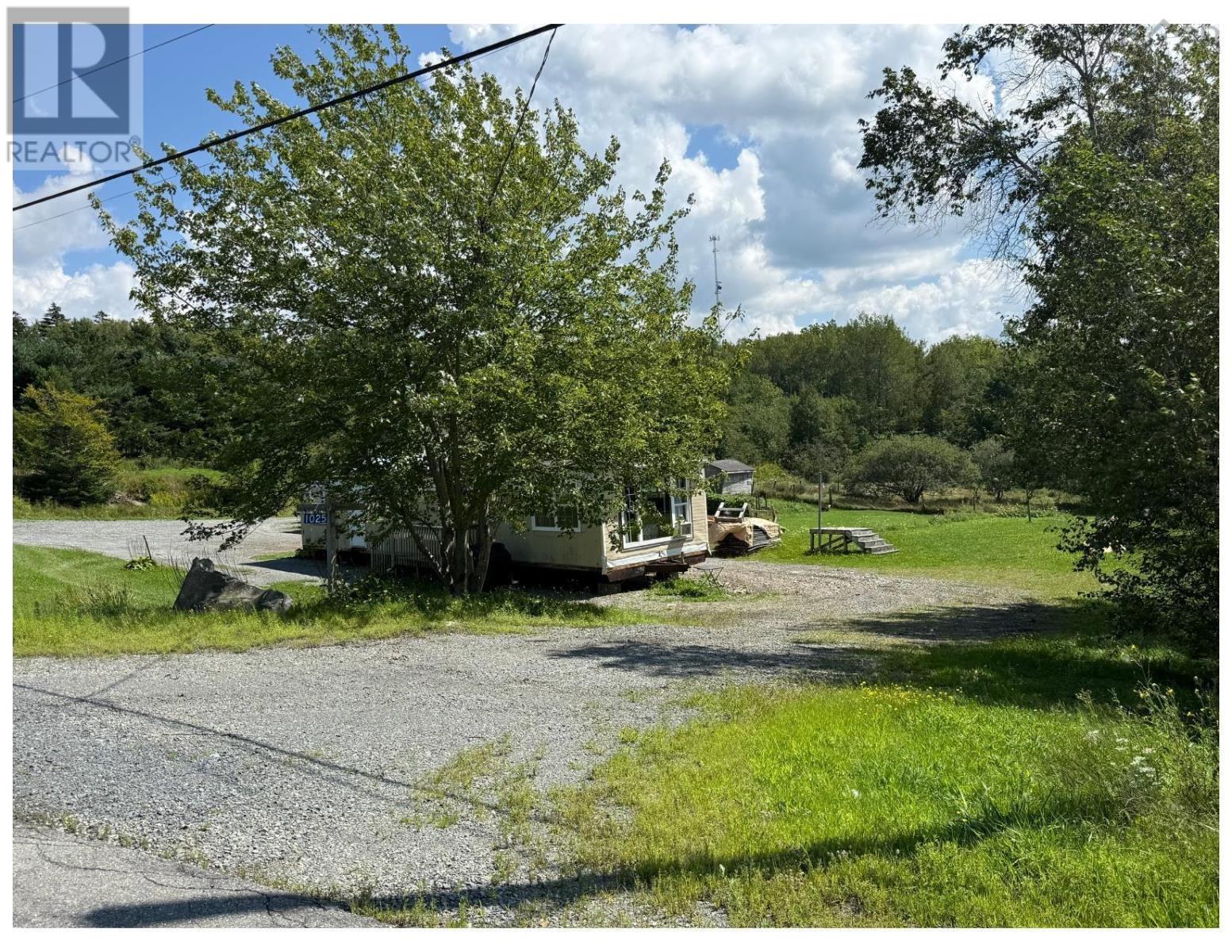 1025 East Uniacke Road - 3