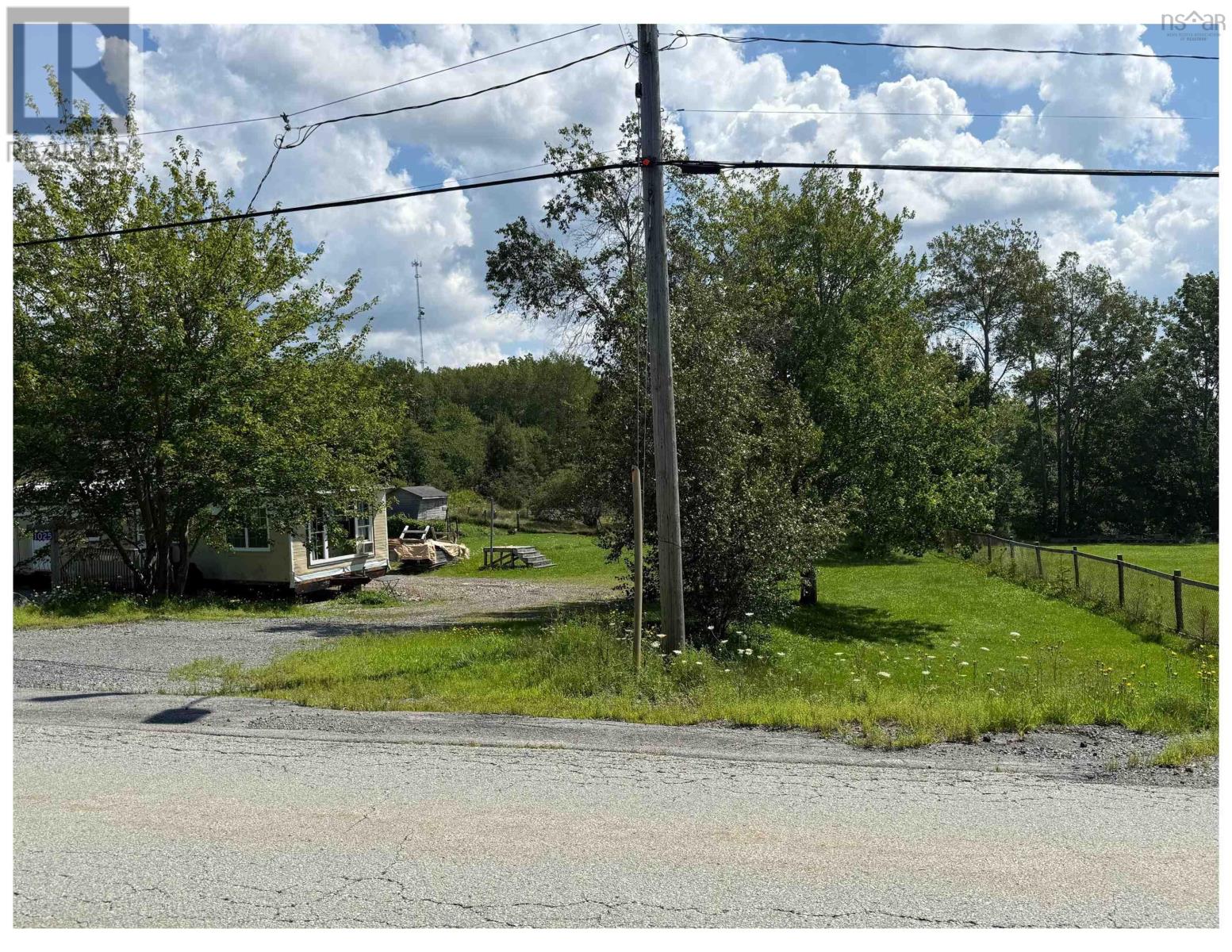 1025 East Uniacke Road - 4