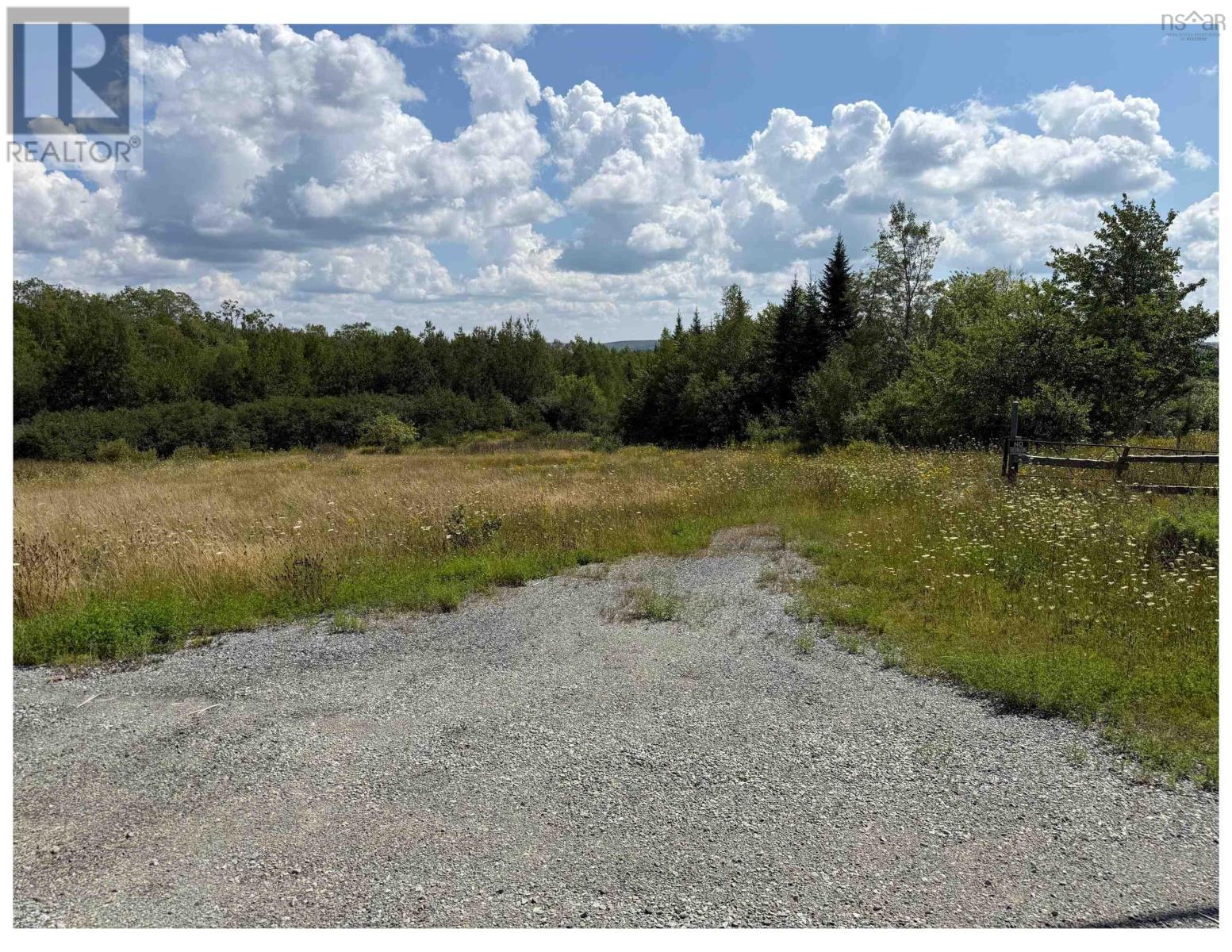 1025 East Uniacke Road - 8