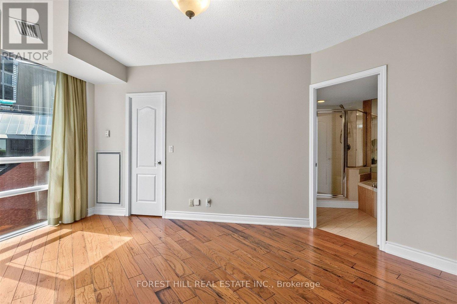 #903 20 COLLIER STREET - 18
