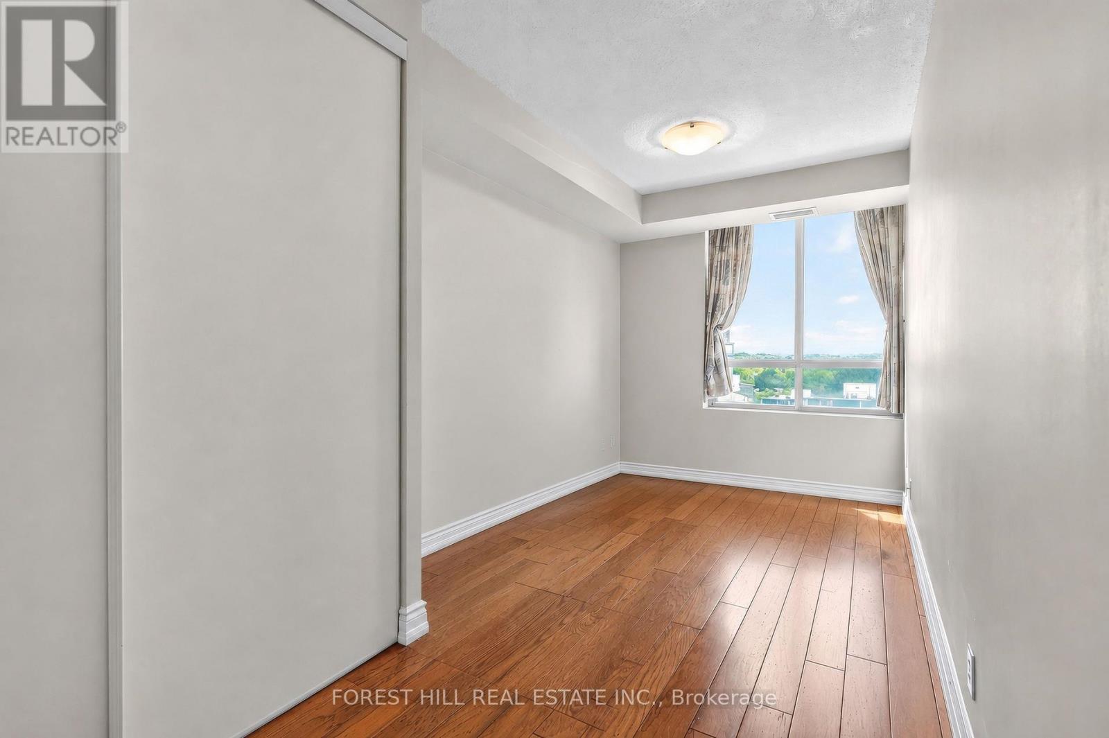 #903 20 COLLIER STREET - 23