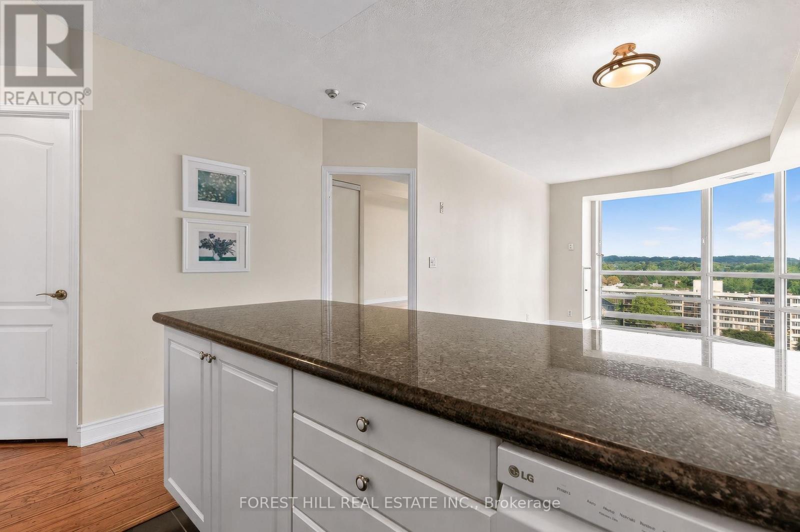#903 20 COLLIER STREET - 8