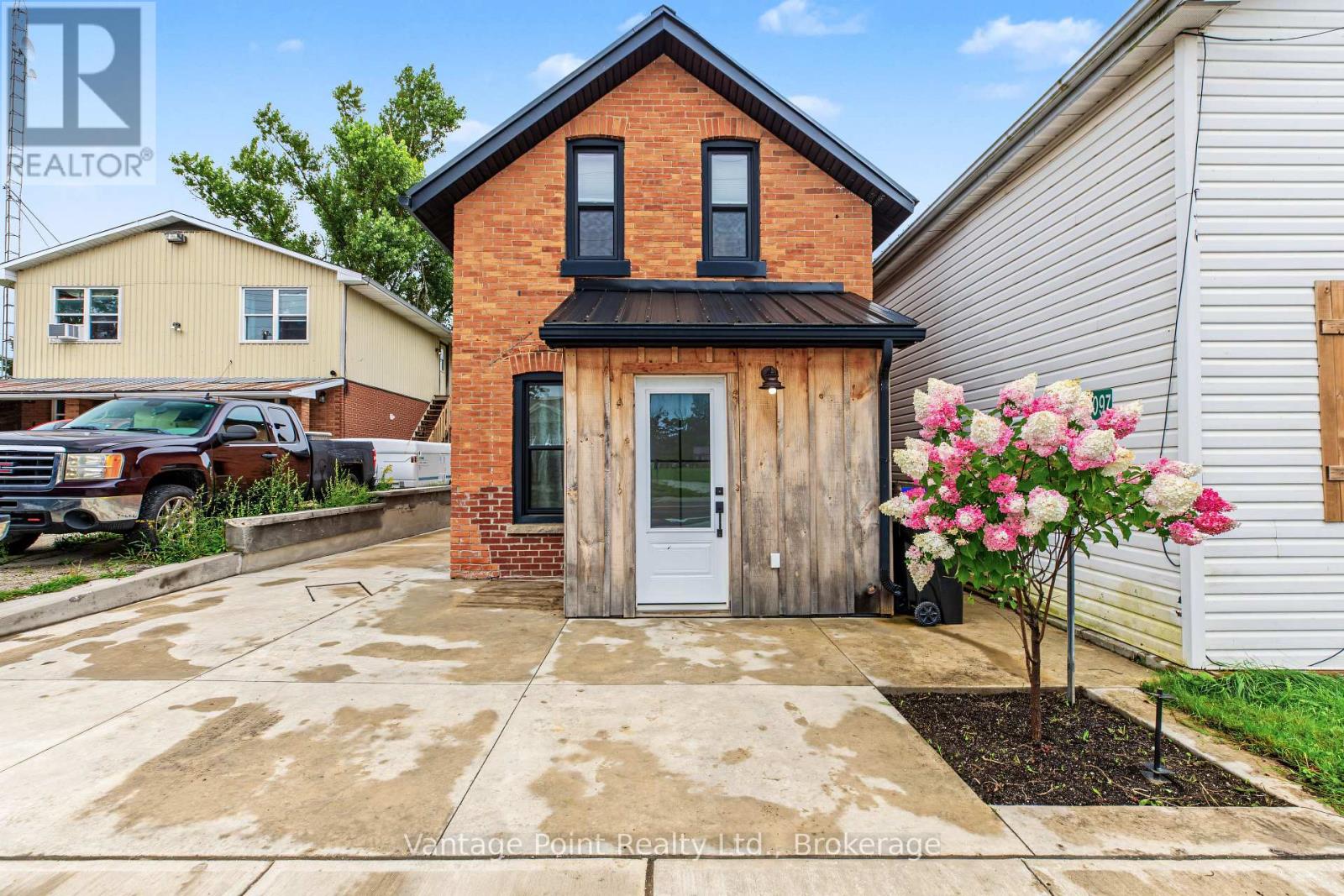 794097 124 GREY ROAD - 1