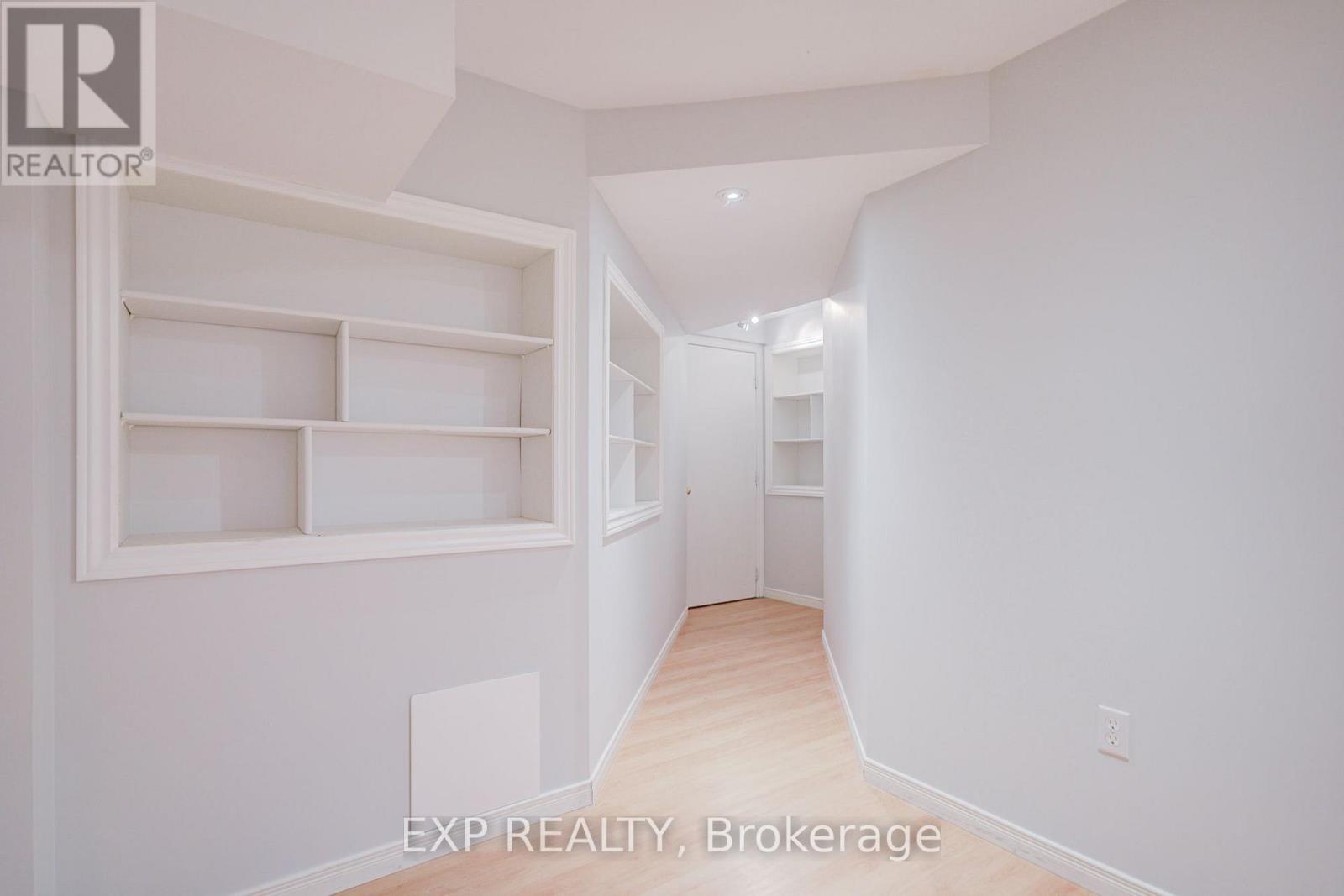 71 FUTURA AVENUE - 43