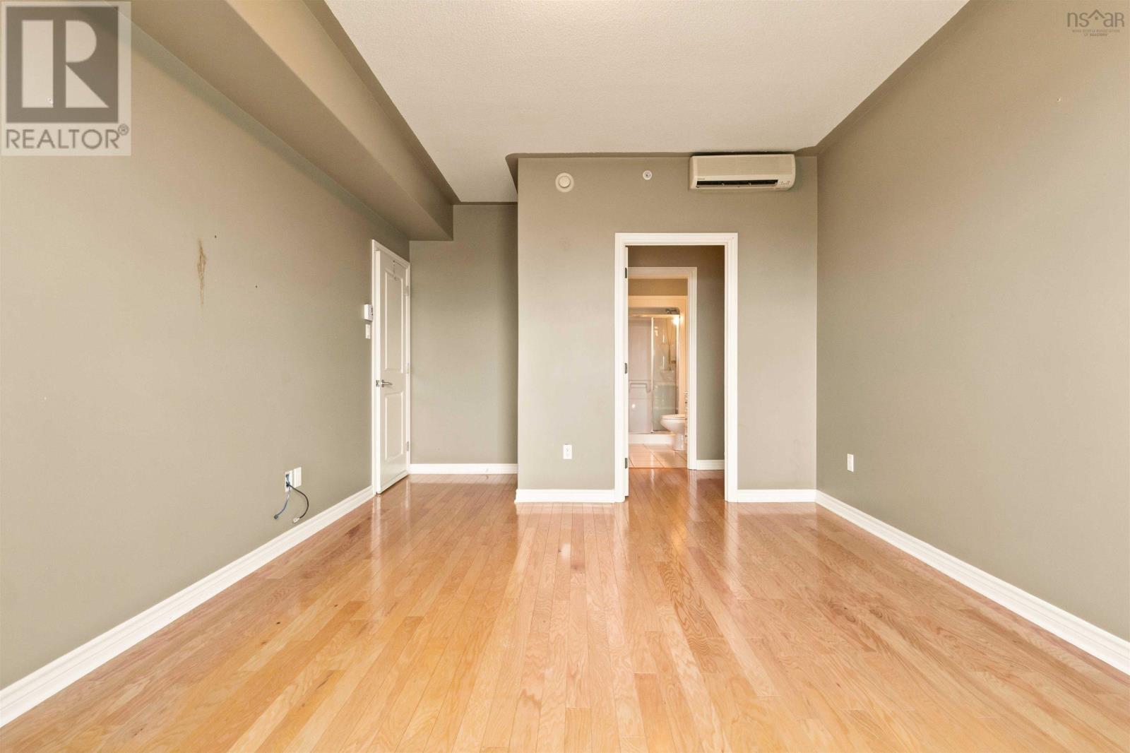 Property 21 of 50 of 406 77 Russell Lake Drive