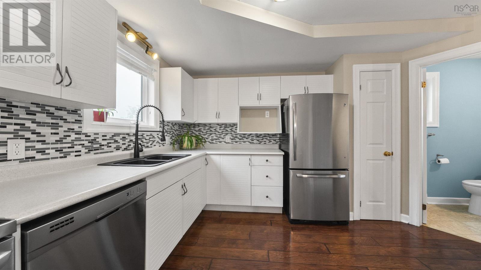 193 Greenwood Avenue - 17