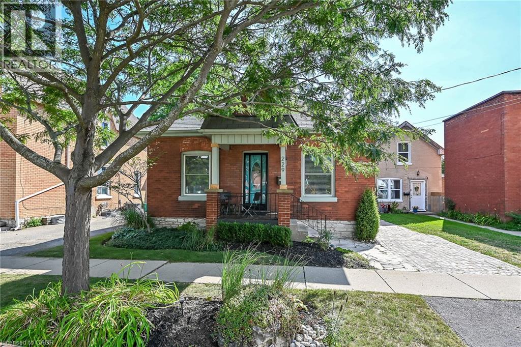 229 BROCK Street - 36