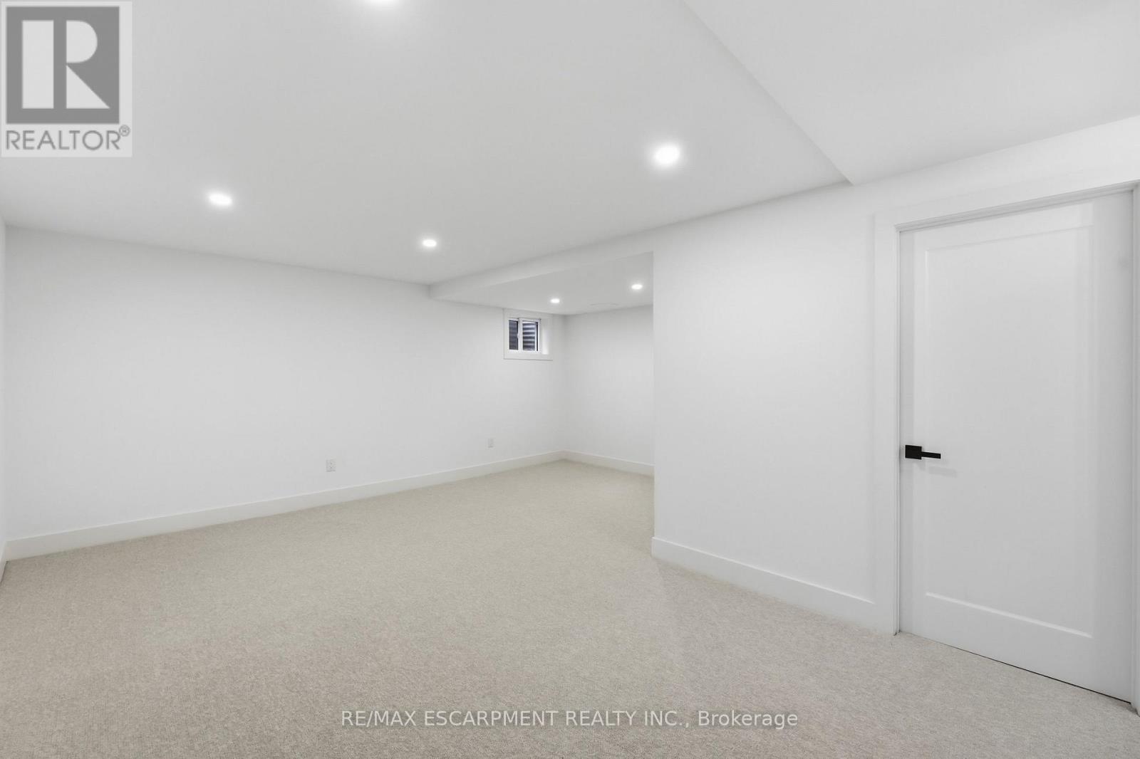 #106 5095 PINEDALE AVENUE - 32