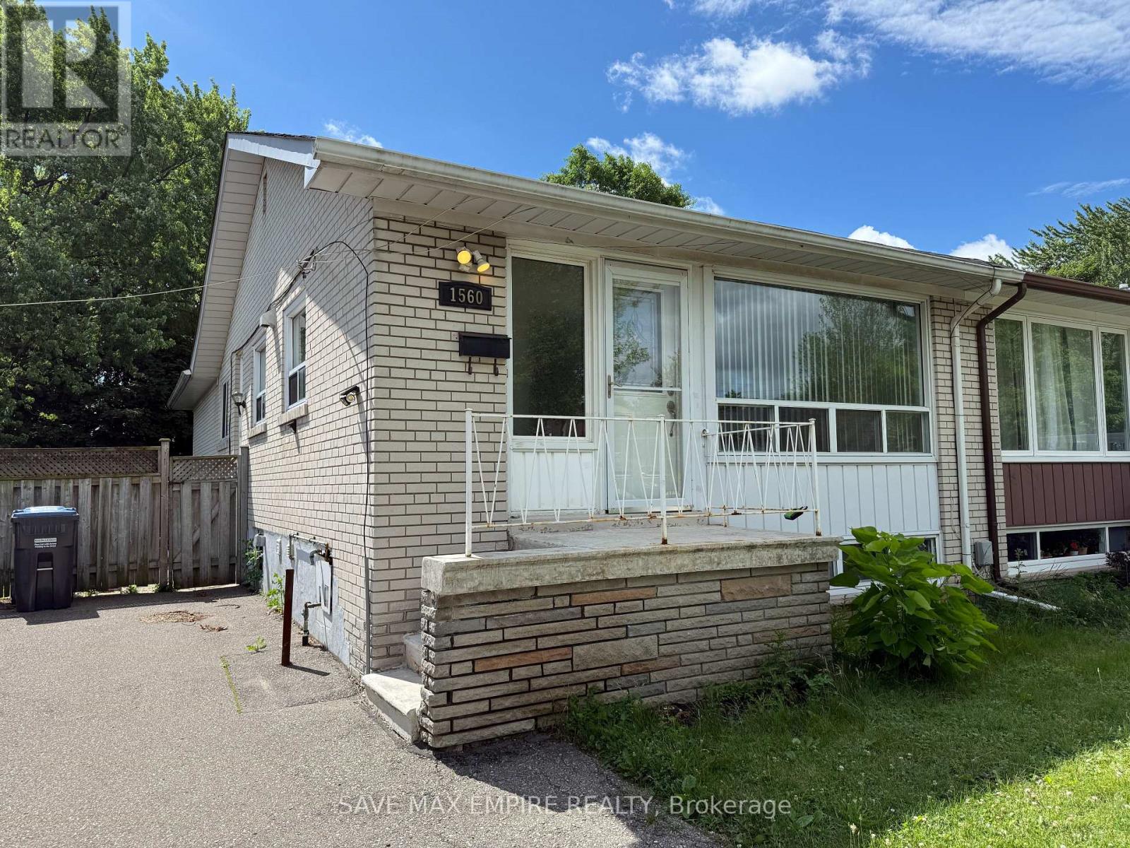 Photo of 1560 Sandgate Crescent