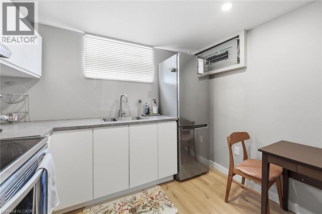 309 HAWKRIDGE Avenue - 37