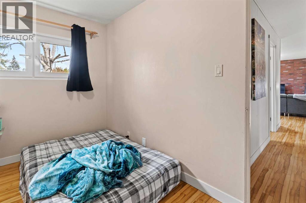 616 34 Avenue NE - 24