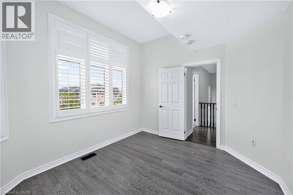 1149 UPPER THAMES Drive - Image 33