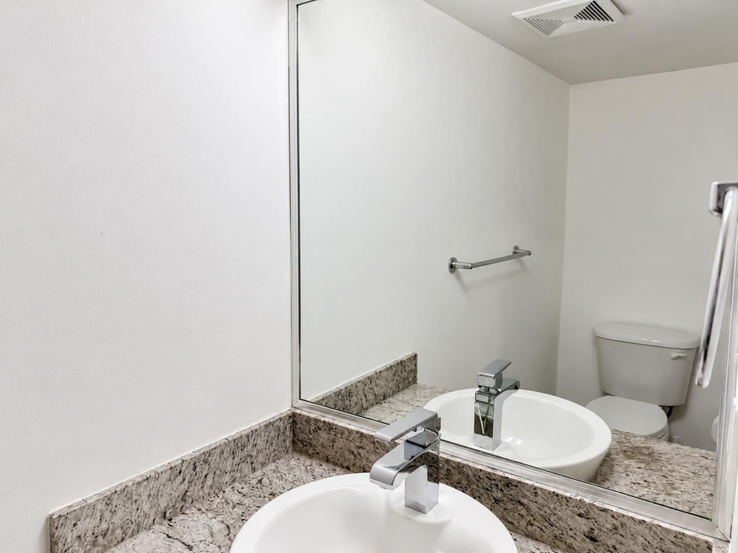 #107 13958 108 AVE, Surrey, British Columbia, V3T0B4, Surrey, British Columbia — photo 4 of 5