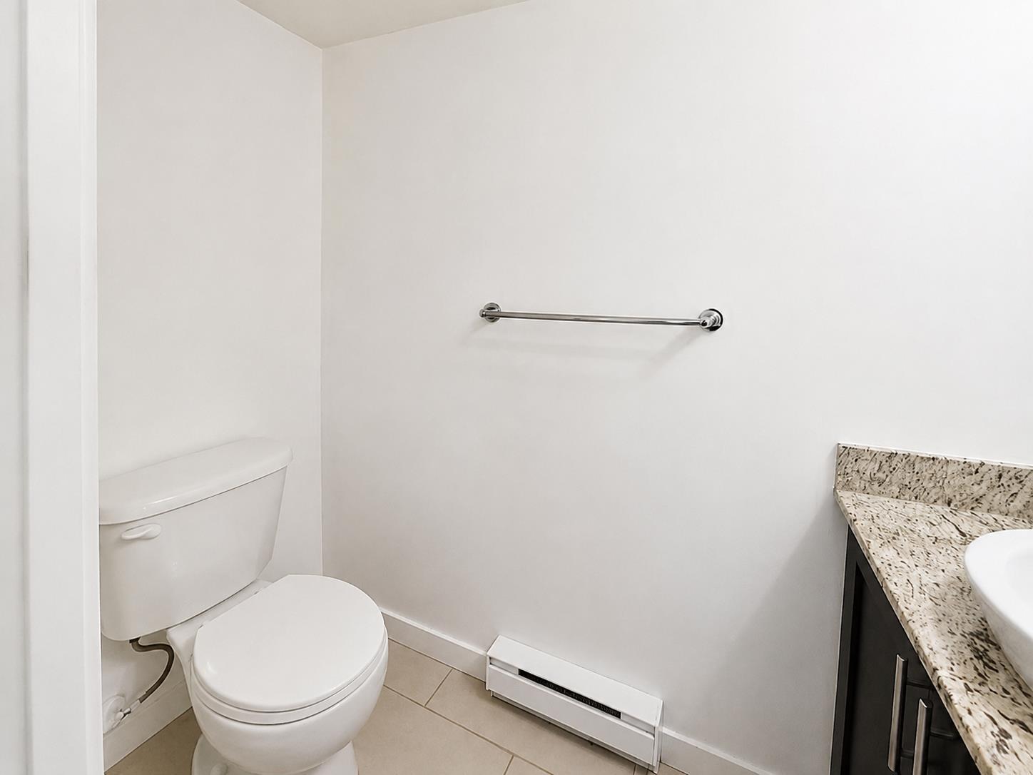 #107 13958 108 AVE, Surrey, British Columbia, V3T0B4, Surrey, British Columbia — photo 5 of 5