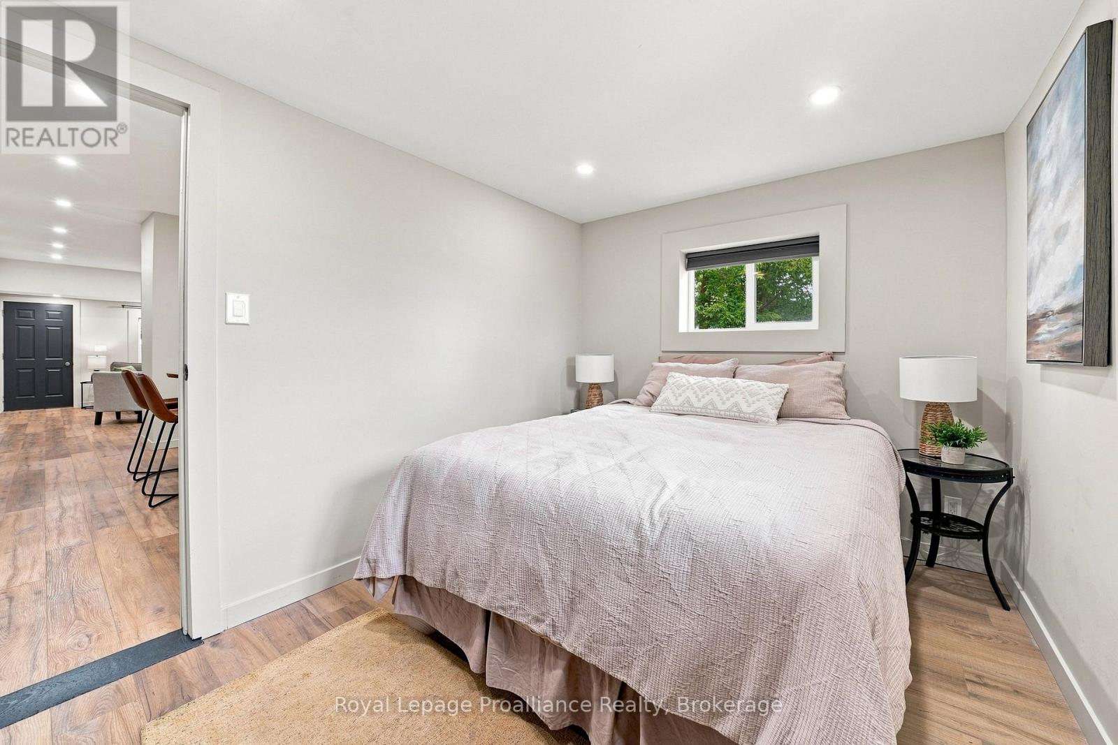 161 UNIVERSITY AVENUE - 17