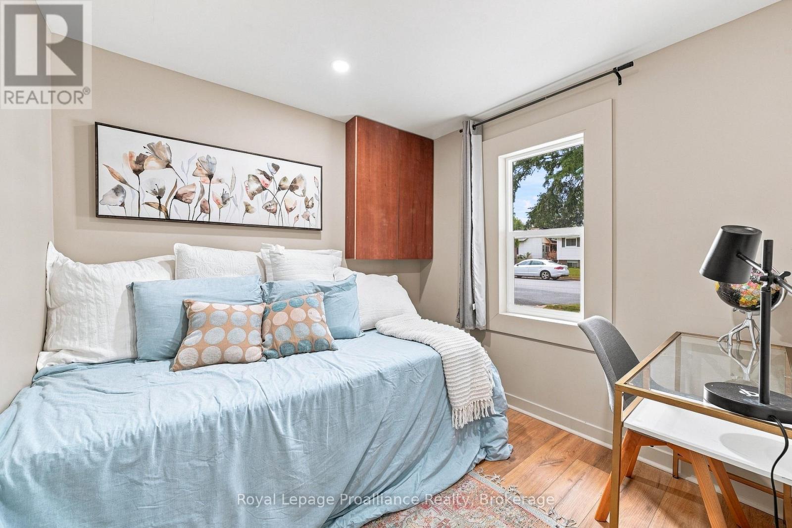 161 UNIVERSITY AVENUE - 19