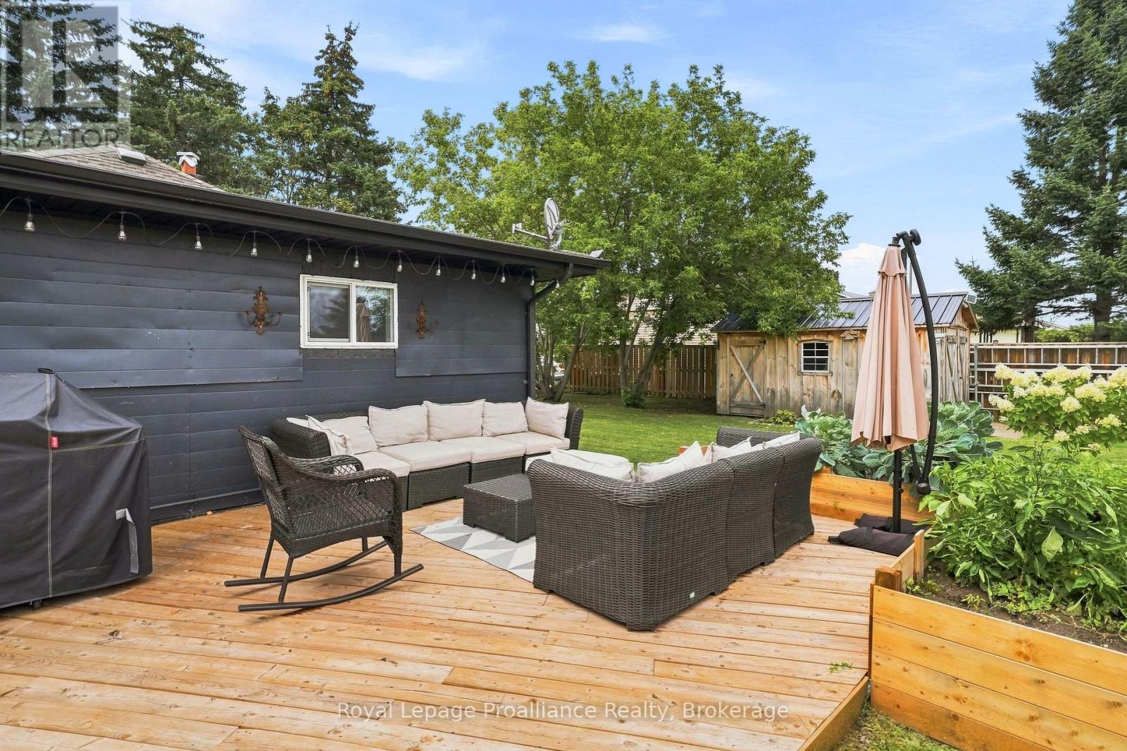 161 UNIVERSITY AVENUE - Image 22