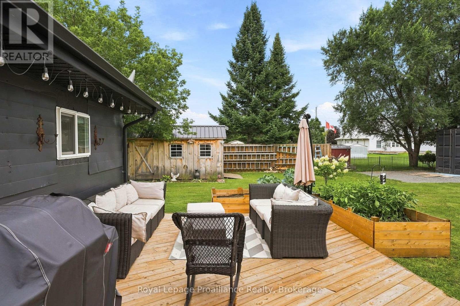 161 UNIVERSITY AVENUE - Image 23