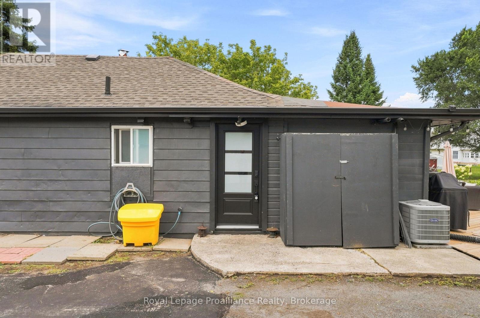 161 UNIVERSITY AVENUE - 24