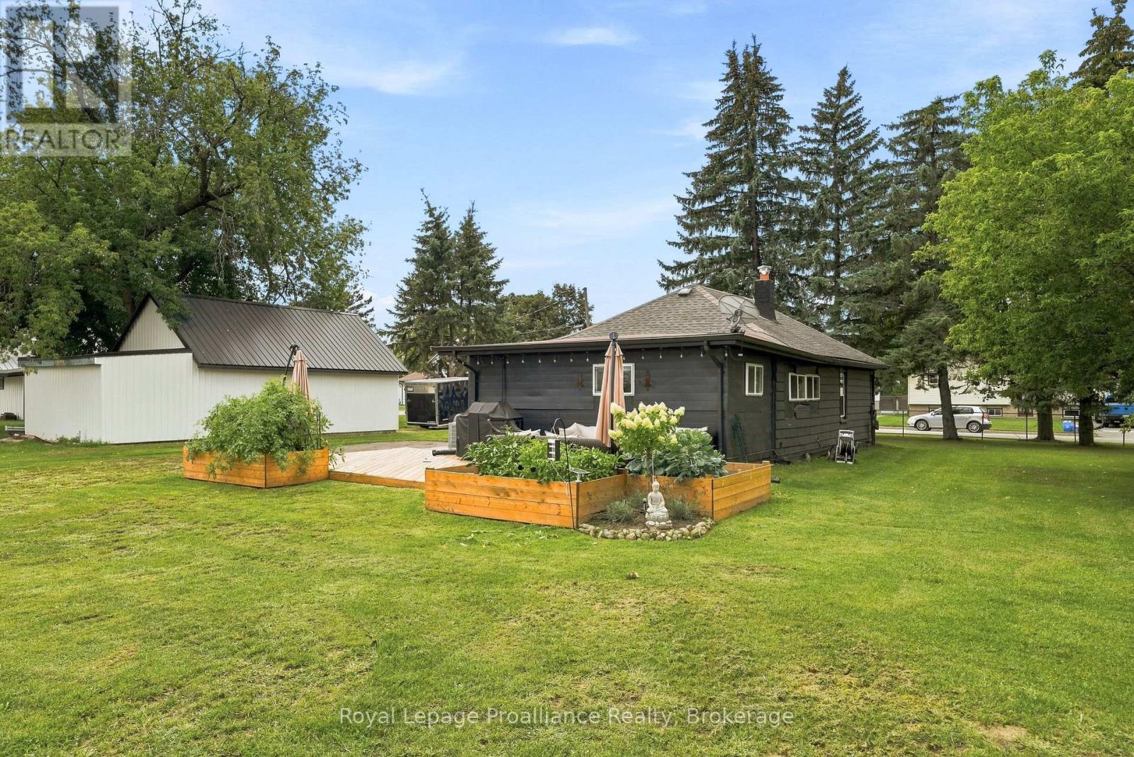 161 UNIVERSITY AVENUE - 28