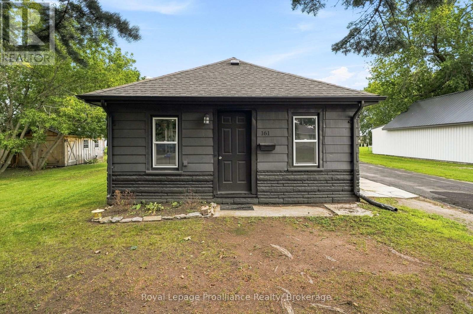 161 UNIVERSITY AVENUE - 31