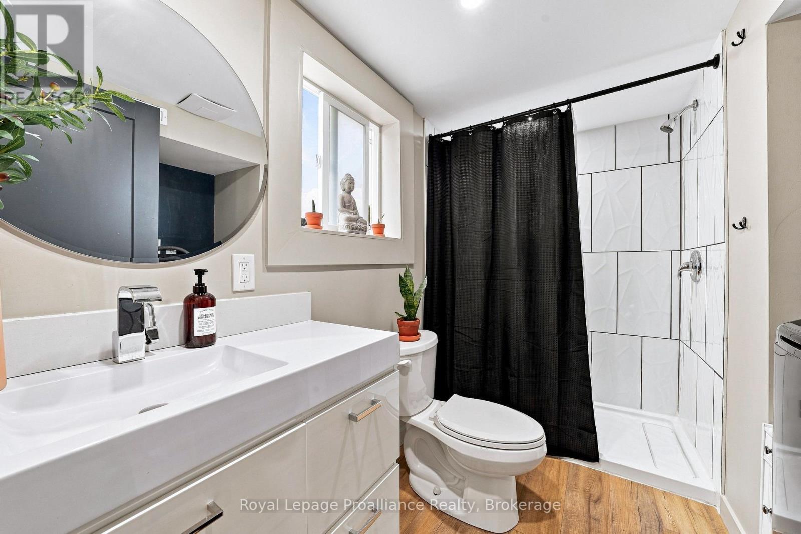 161 UNIVERSITY AVENUE - Image 4