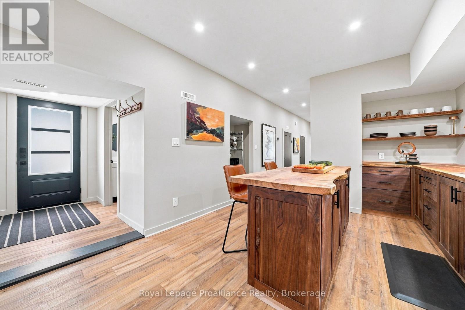 161 UNIVERSITY AVENUE - 7