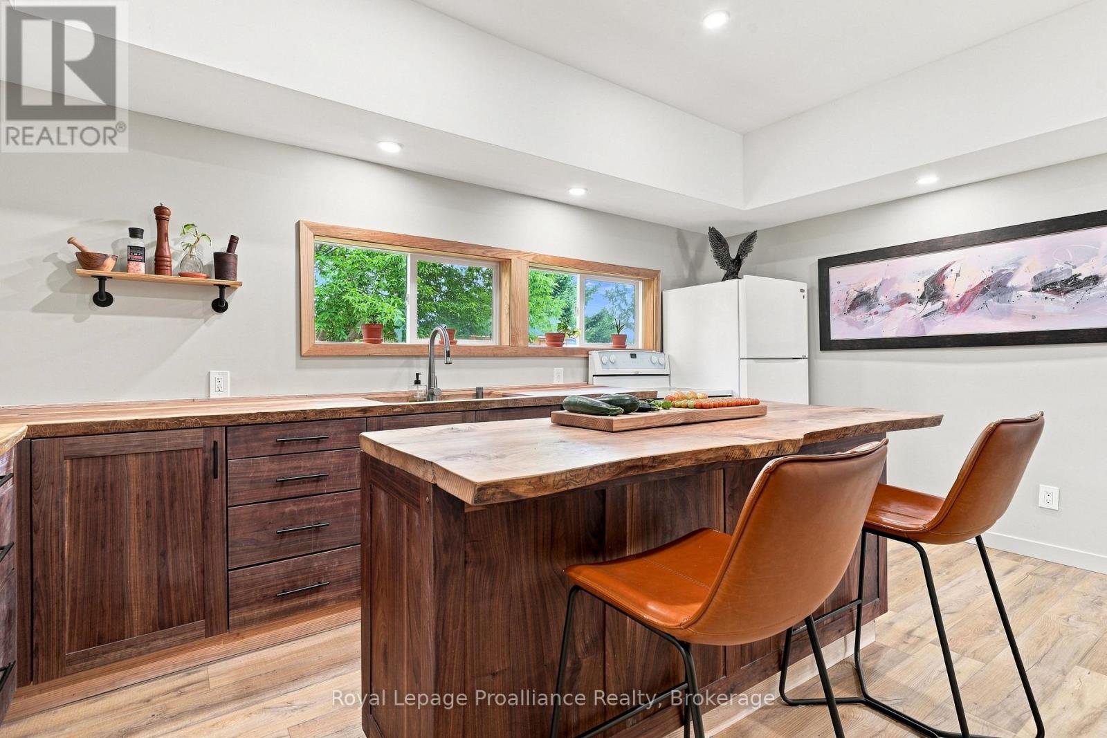 161 UNIVERSITY AVENUE - 8