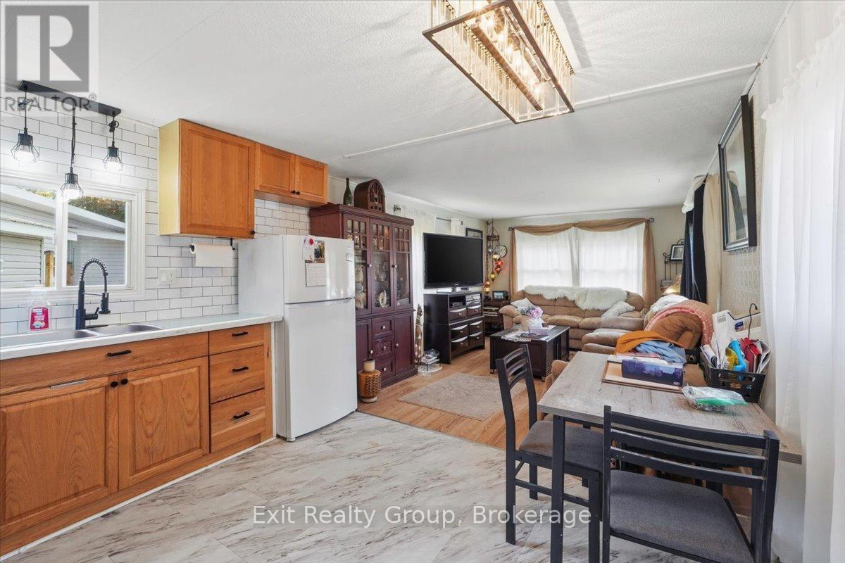 #63 63 WHITES ROAD - Image 9
