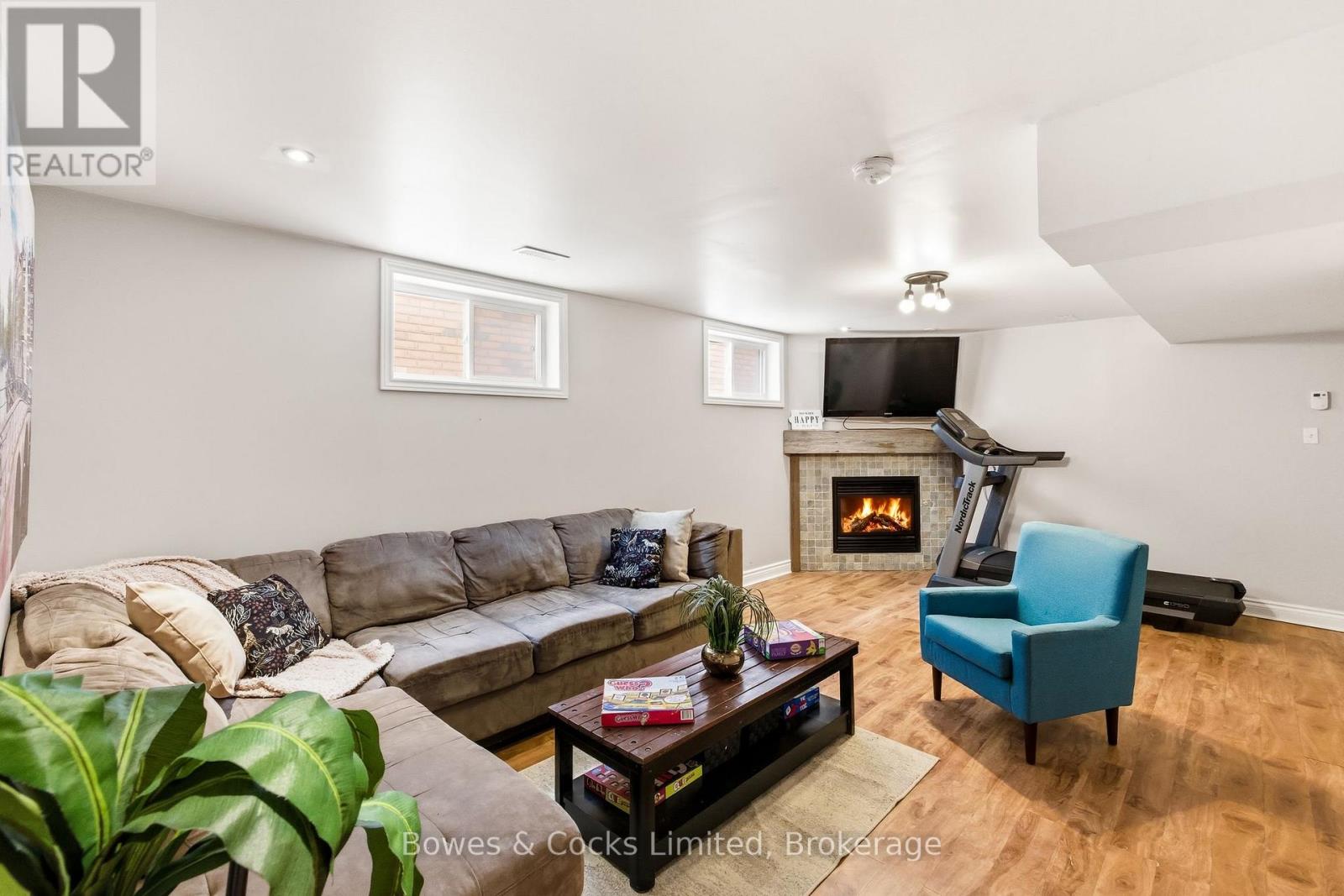 347 MIDDLEFIELD ROAD - 33